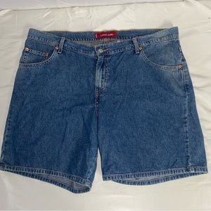 Levi’s Classic Jeans Denim Shorts, Size 18